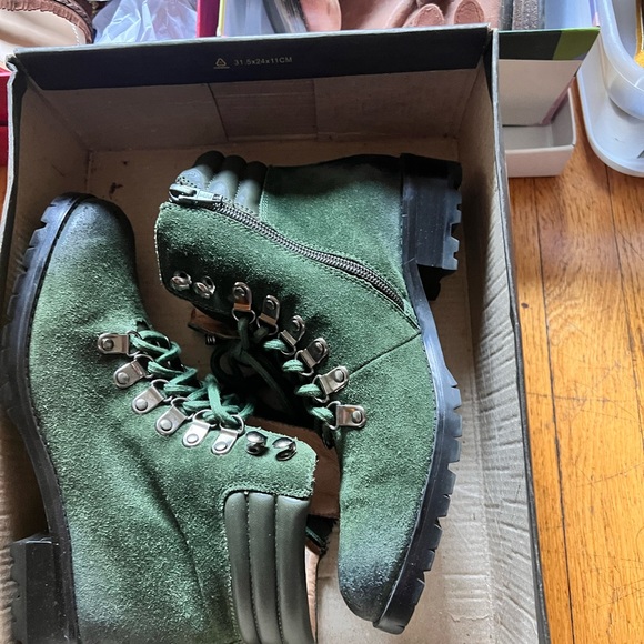 ✨ 4 pairs of shoes Size 6 Lucky, BCBG, Corso, Carlos Santana - Priced bundle✨ - Picture 3 of 5